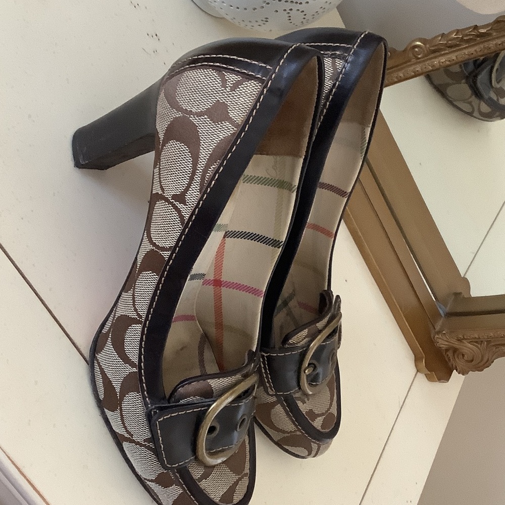 Coach Brown and Black Heels with Signature PatternVintage 8 1/2 - Picture 3 of 5